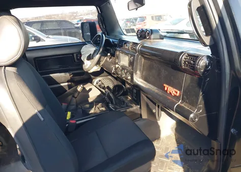2007 Toyota Fj Cruiser z USA, uszkodzony, nr VIN JTEBU11F670014285
